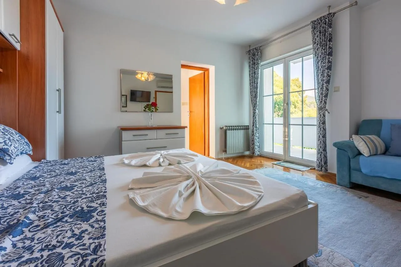 Apartments Vila Antula Banjol
